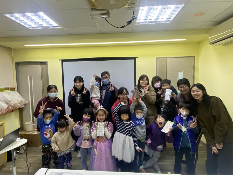 透過這一次的動畫課程，爸爸媽媽和孩子們一起學習。