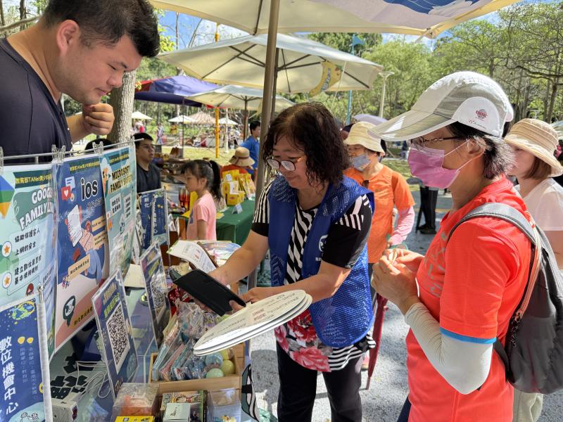 協助民眾掃描qrcode