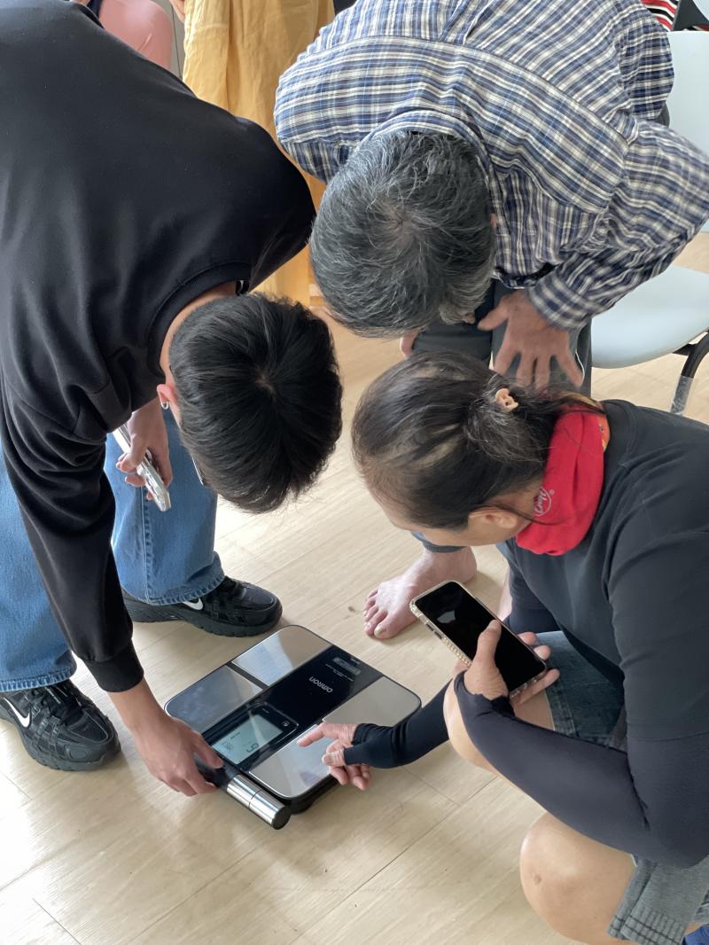 量測完體脂計後將數值傳輸至手機APP操作教學