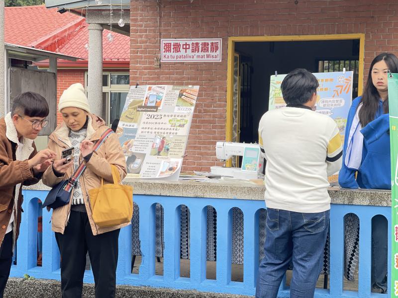 3月16日早上8點起於地利天主堂設攤，提供手機教學、App操作、數位學習諮詢等一對一服務，歡迎踴躍參加體驗