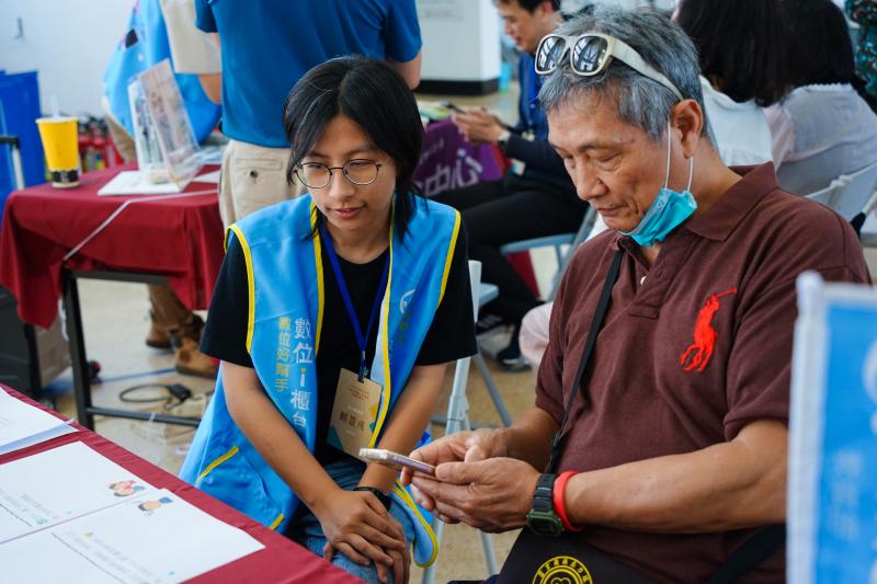 透過實體展示與互動體驗,與會人員可深入了解各領域如何因應不同民眾需求進行服務優化