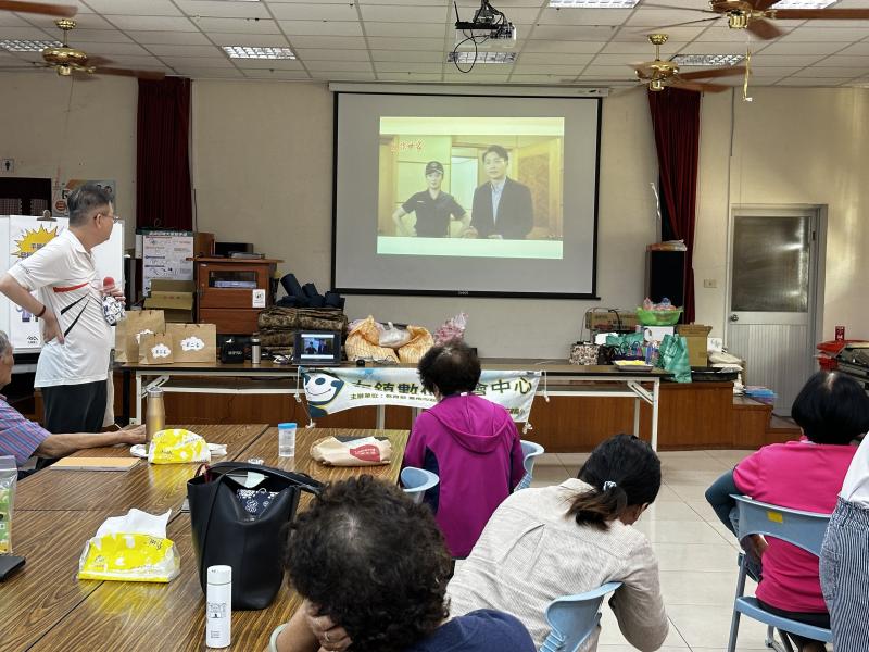 仔細認真觀看影片內容