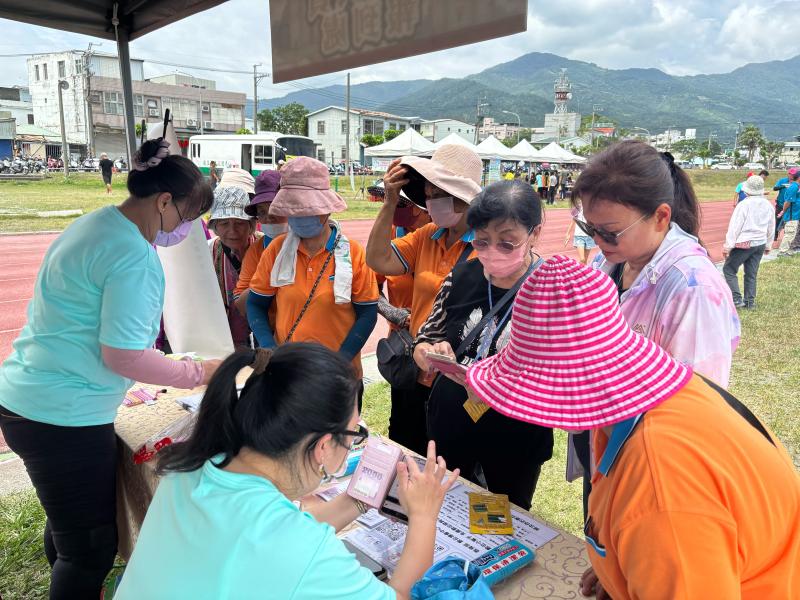 藉由推廣活動服務各家班班員使用手機