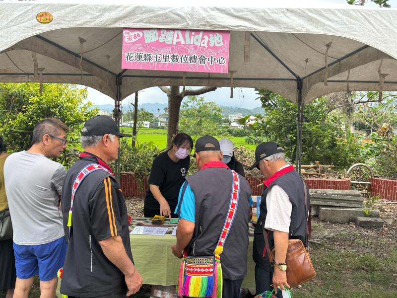 各社區部落頭目也來一起聽聽數位開那些課程