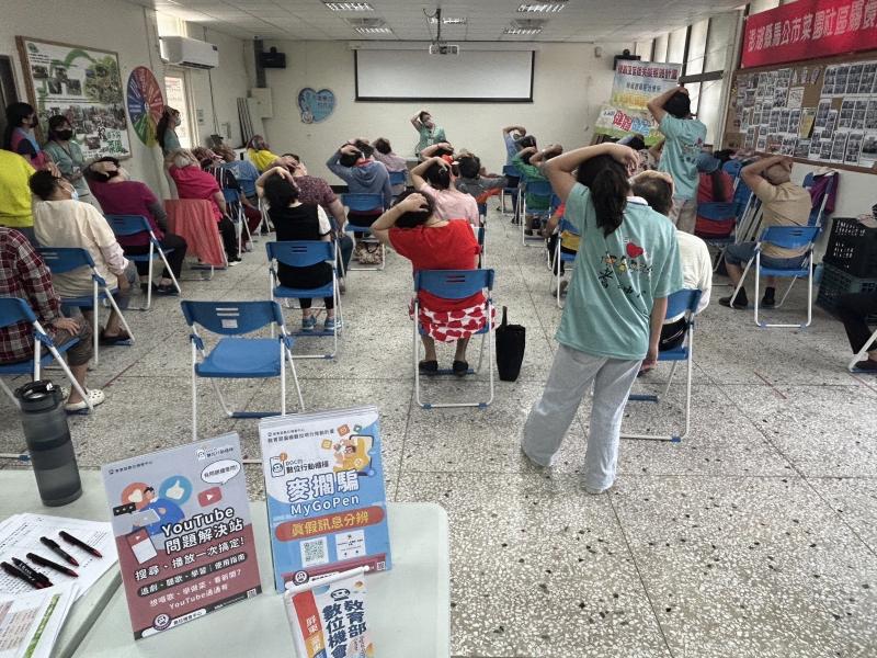 菜園社區長者一起動一動活化大腦與筋骨