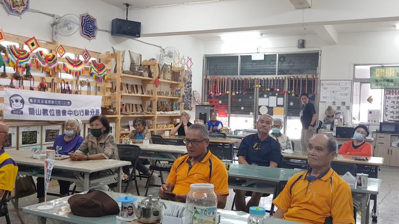 長者對自己社區的大小事除了年代久遠的以外,大都記憶在心還能互相討論求證,今年可望錄製幾個短影音,建置社區的電子地圖。