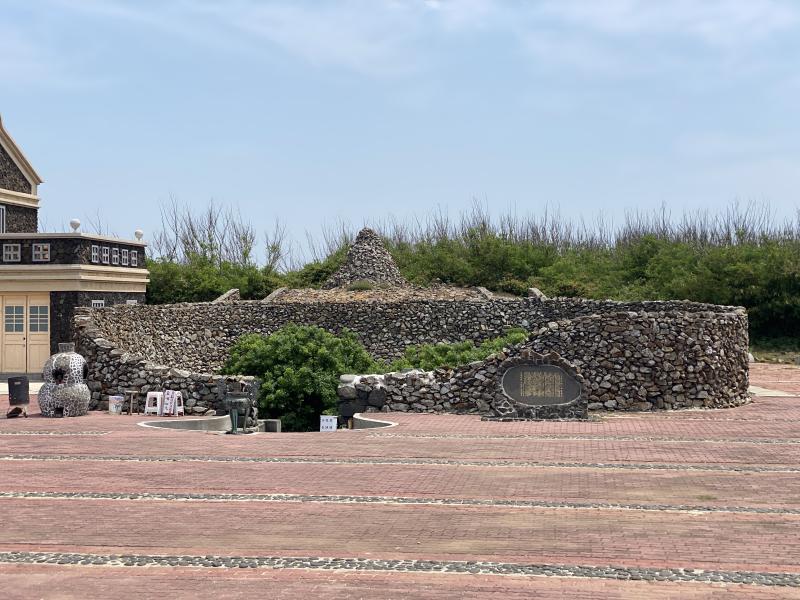 七美人文化園區內的七美人塚