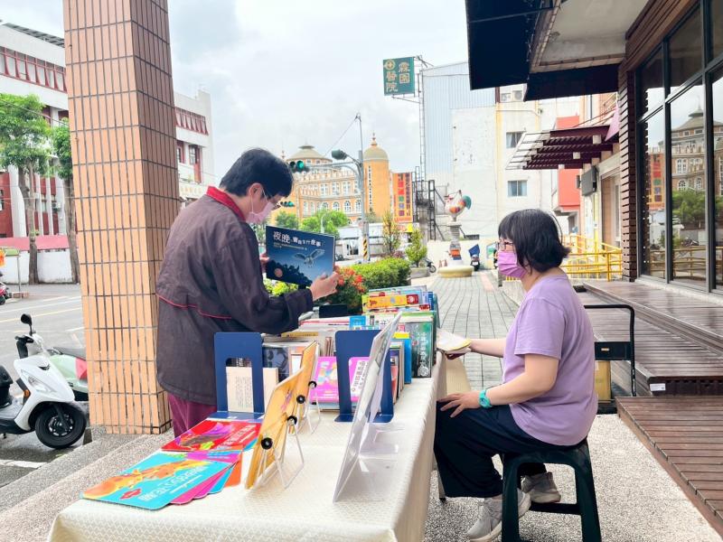 活動中特別設置「好書交換」區，鼓勵民眾帶來家中閒置但仍保存良好的書籍，進行交換。