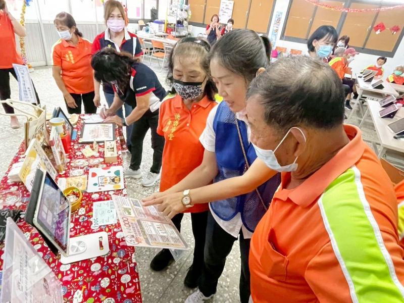 彌陀DOC將數位資源和資安防詐騙知識,帶到社區,直接體驗數位生活帶來的安心助力。