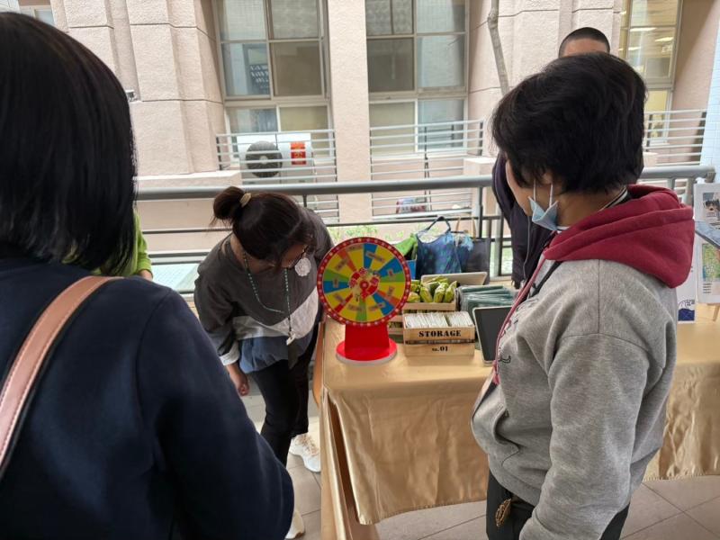 除了行動諮詢項目的示範，也搭配一些互動小遊戲增加趣味性。