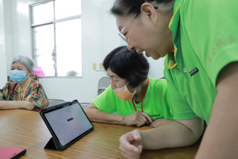 學員嘗試透過語音方式下達「課程規劃大綱」執行指令