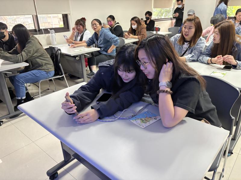 澎湖七美DOC執秘和承辦，感受虛擬遊程自拍留言環節。