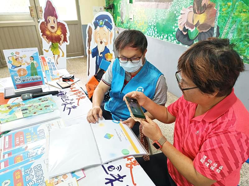 行動諮詢服務區,推廣多樣化的課程資源與應用服務