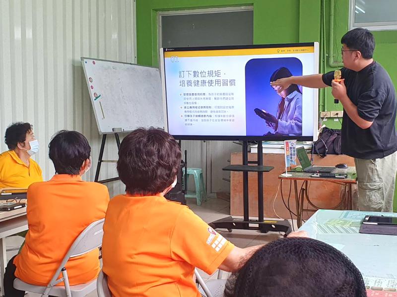 新園DOC與民眾分享當前兒少面臨的網路危機