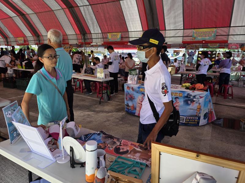 縣長了解DOC在地產品發展，肯定創新與永續推廣精神。