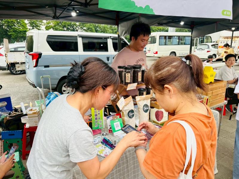 手機不太會操作我們在場提供指導