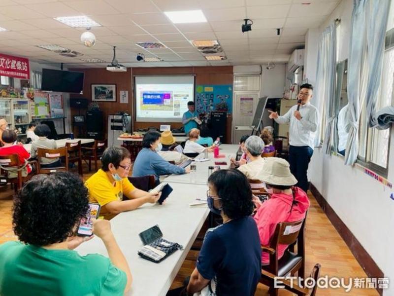 講師授課中（圖／花蓮市公所提供）