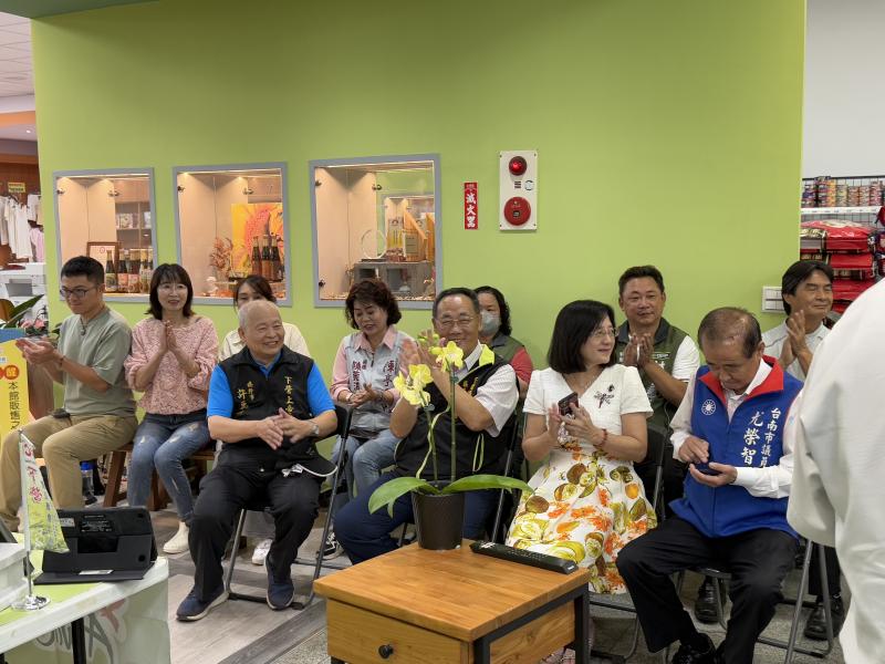 說出在地人的故事