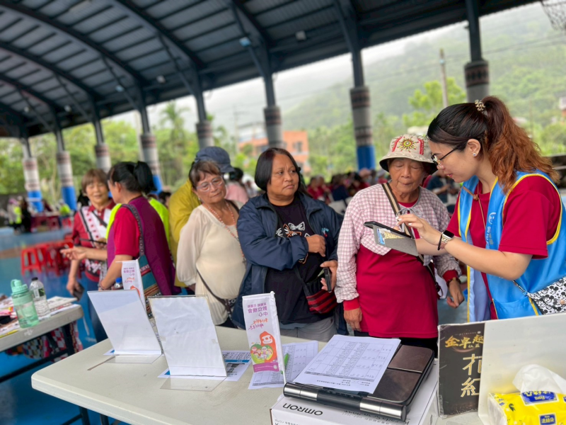 擁抱母親●母親節系列活動-封面照