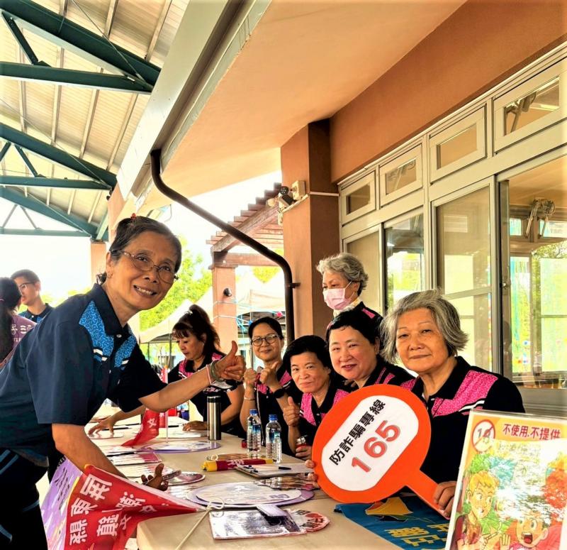 潮州DOC自109年參與教育部「偏鄉數位關懷推動計畫」以來，持續推動社區數位學習與資源共享。潮州DOC致力於打造「科技樂活社區」，期望透過數位工具的普及，推廣健康運動、資訊素養與網路安全觀念，讓居民在生活中善用科技、安心上網，享受便利。未來