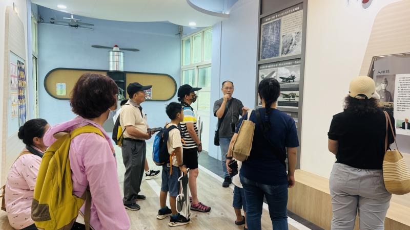 日新國小黃主任分享彰化飛行場資訊