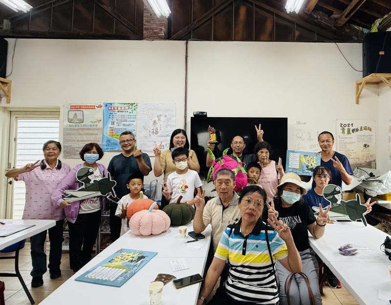 學員於妞妞果園合照