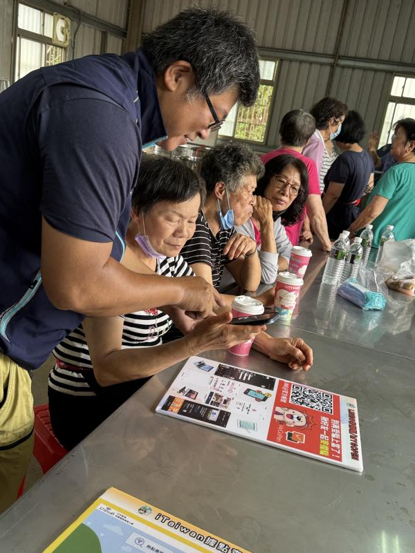 志工教導長輩如何數位防詐