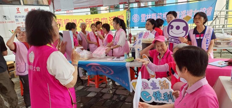 「行動諮詢服務」諮詢主題包含:政府e化服務操作、行動支付應用、數位健康管理、資訊設備使用教學、生活APP安裝等,協助民眾排除數位障礙,提升自主使用能力