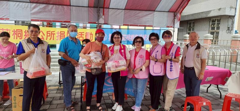 在莿桐鄉公所廣場舉辦【數位資訊推廣活動暨行動諮詢服務日】,並與莿桐鄉公所、莿桐鄉婦女會及各在地社團攜手結合【擁抱愛心捐熱血活動】