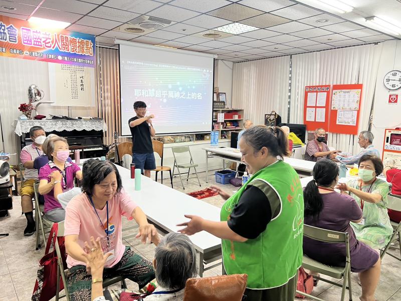 參與的長者們熱情投入，不僅學會了數位保健方法，也表示日後會多加使用這些資源照顧自己。
