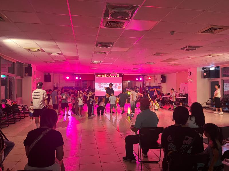 度過一個充滿創意與歡笑的夏天。