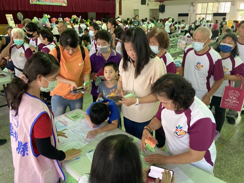 推動「活躍老化」與「數位共學」打造樂而忘齡的全齡時代。