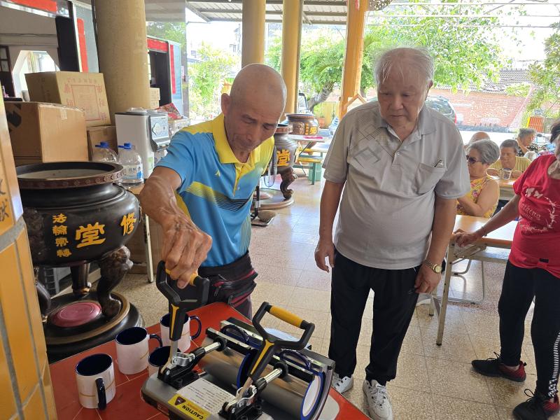 數位服務~合作據點數位創新服務活動(馬克杯熱轉印體驗)-封面照