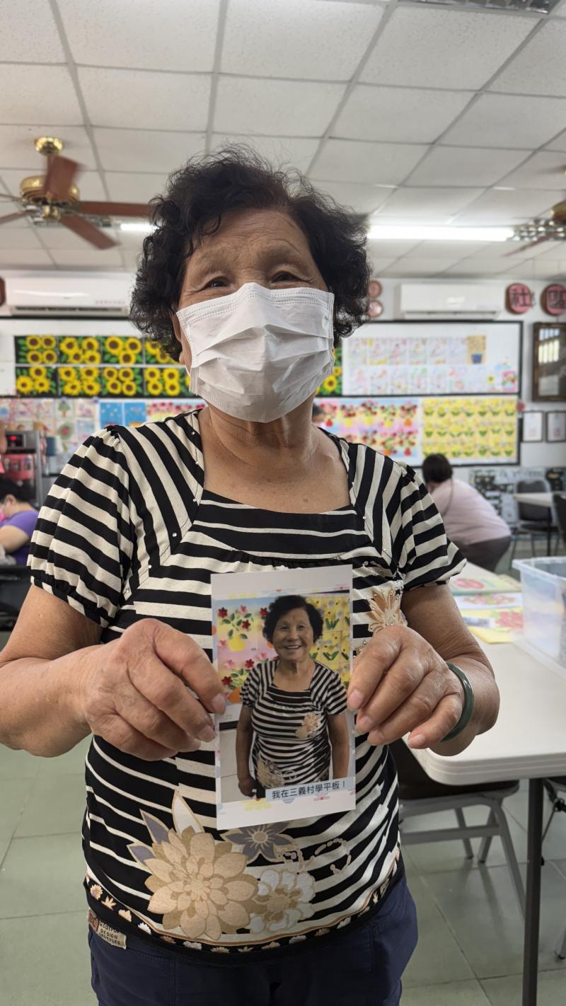 學員與自己的相印機輸出照片合照