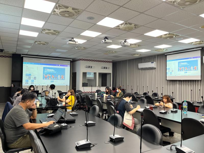 學員運用 Canva 排版與 AI 創作素材，提升文案、圖文與簡報效率，兼顧風格設計與社群經營，讓工作更專業、有創意。