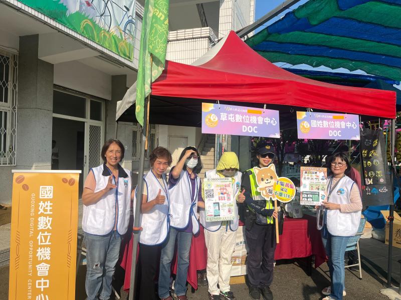 透過熱鬧的繞境儀式、手作體驗與數位防詐宣導，讓大家在歡樂中學習。