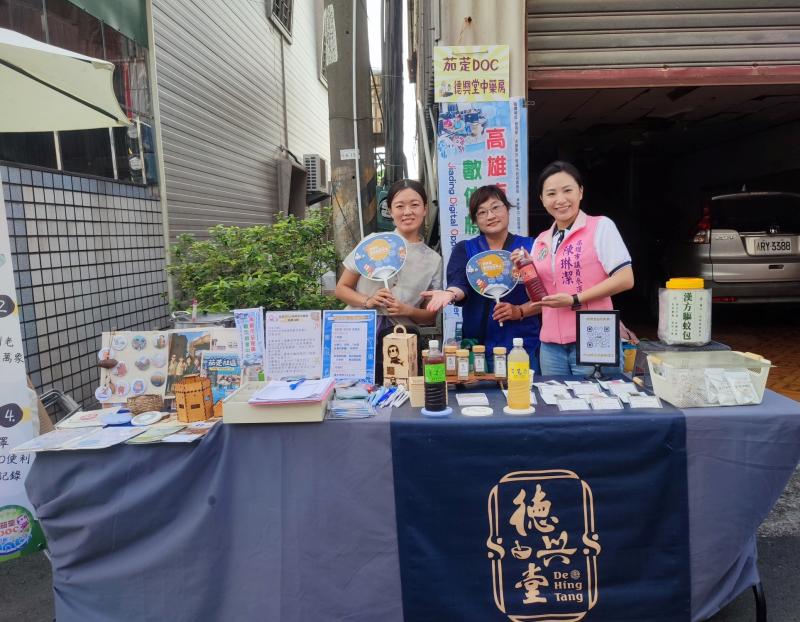 茄萣DOC與在地民意代表的大合照。