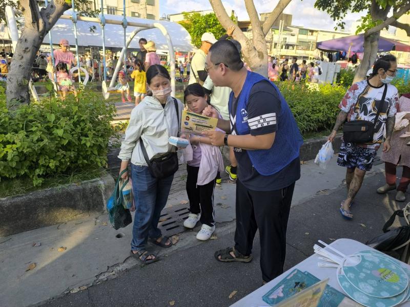 向民眾宣傳家長防護業務