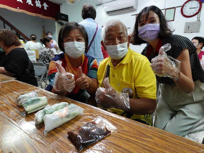 數位共讀+實作,深入了解美食製作步驟。