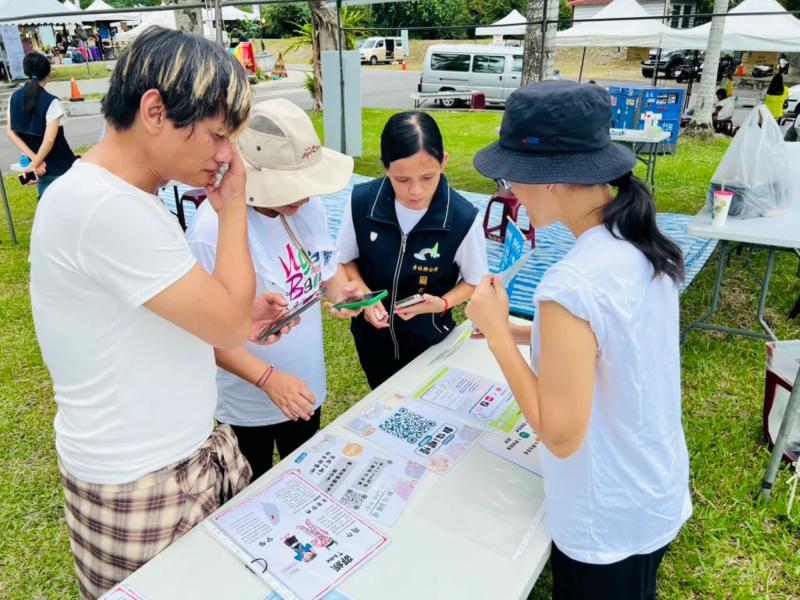 秀林DOC在感恩祭活動中設置諮詢櫃台提供民眾多元主題數位諮詢服務