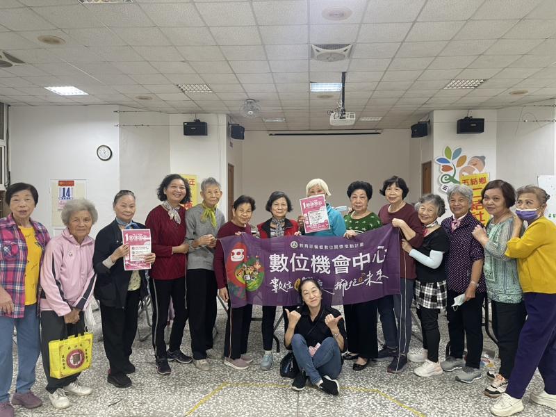 聽完來張大合照