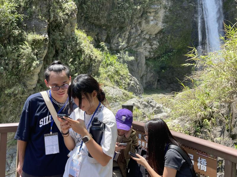 遊客透過數位體驗參與有趣的解謎遊戲