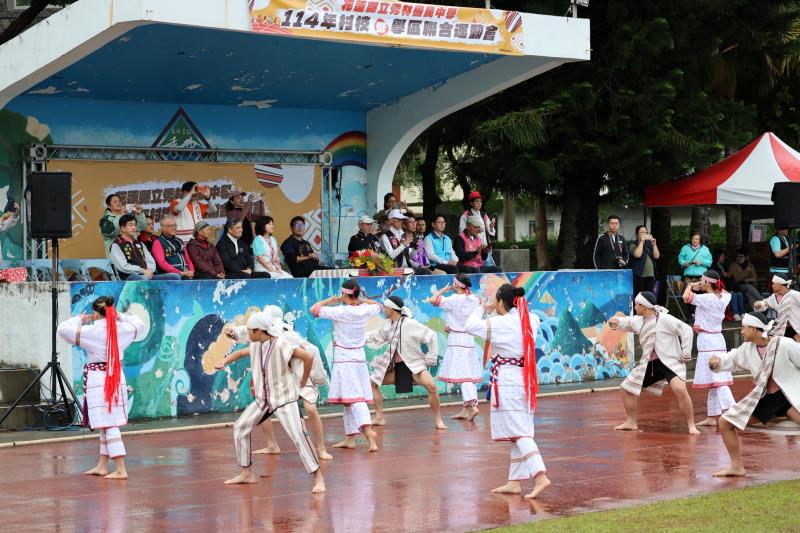 數位機會中心（DOC）設置「數位安全與防護宣導」攤位，向師生及社區民眾說明防詐騙辨識、個人資料保護、QR Code安全使用及基本網路資安觀念等日常生活常見的數位風險。