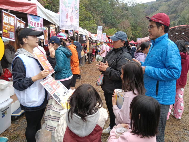配合本次活動，仁愛DOC也前往春陽部落進行手機資安宣導，向現場民眾介紹社群與跨境平台「小紅書」的使用安全。