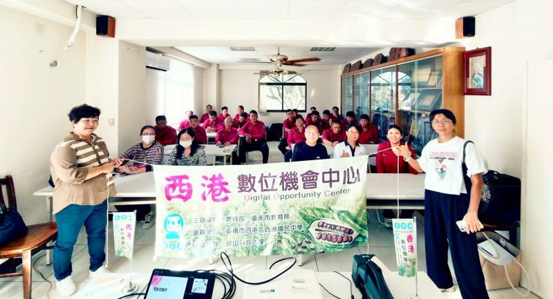 西港數位機會中心短影音結業大合照