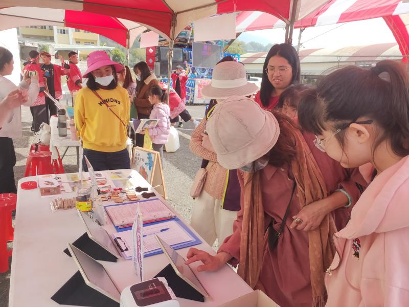 民眾平板體驗做標籤