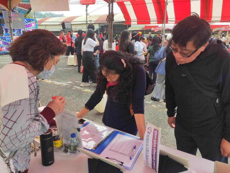 民眾諮詢今年資訊課程~立馬報名