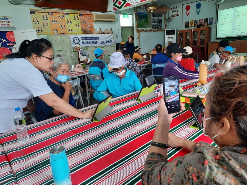 講師個別指導當收到line傳來可疑的訊息時,怎樣將訊息分享到mygopen的群組,來判別是否詐騙訊息。
