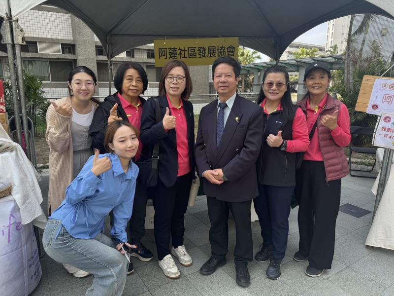 阿蓮嫂擺攤迎賓，阿蓮DOC分享數位新知-封面照