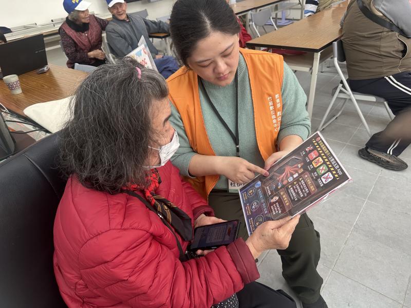 通霄DOC走入圳頭社區關懷據點　結合行動櫃檯推廣防詐與數位服務-封面照